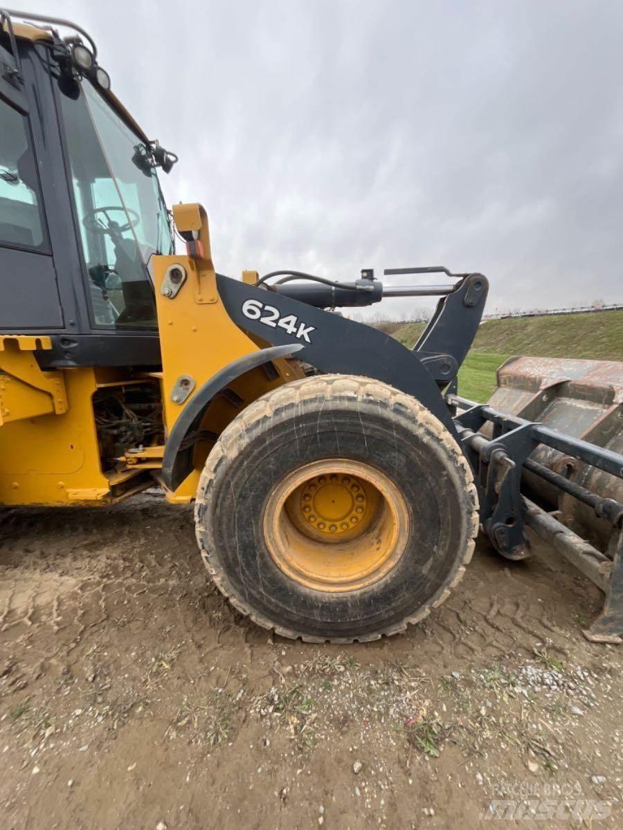 John Deere 624K Фронтальные погрузчики