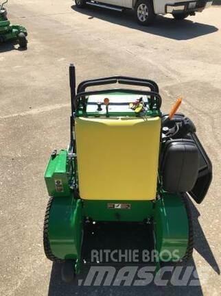 John Deere 636M Самоходные газонокосилки