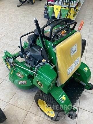 John Deere 636M Самоходные газонокосилки