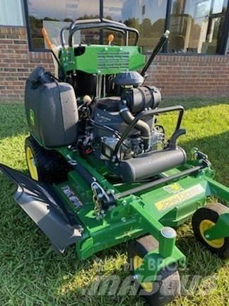 John Deere 636M Самоходные газонокосилки