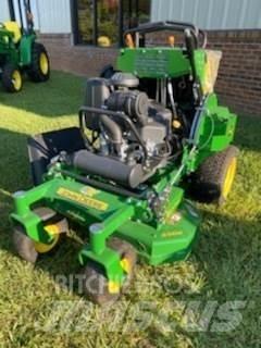 John Deere 636M Самоходные газонокосилки