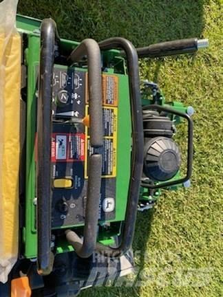 John Deere 636M Самоходные газонокосилки