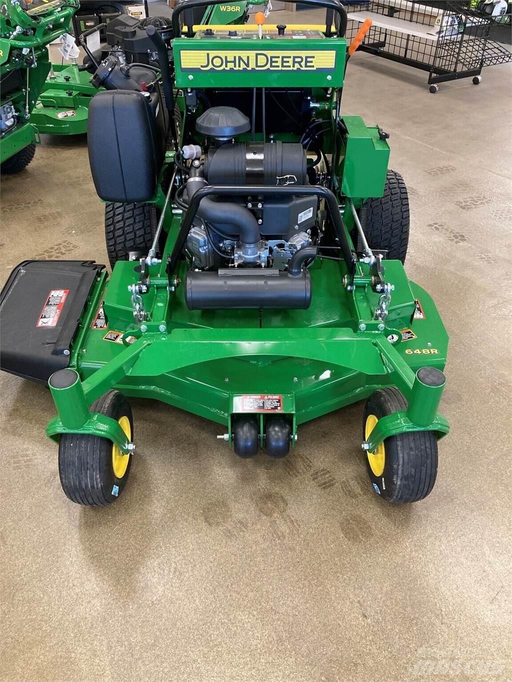 John Deere 648R Самоходные газонокосилки