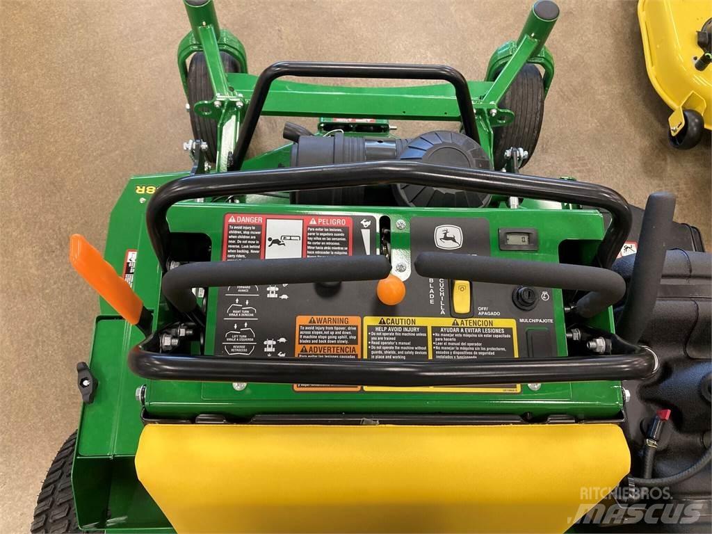 John Deere 648R Самоходные газонокосилки