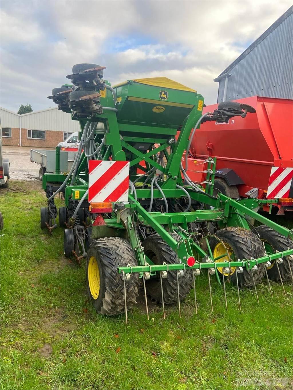 John Deere 750A Сеялки