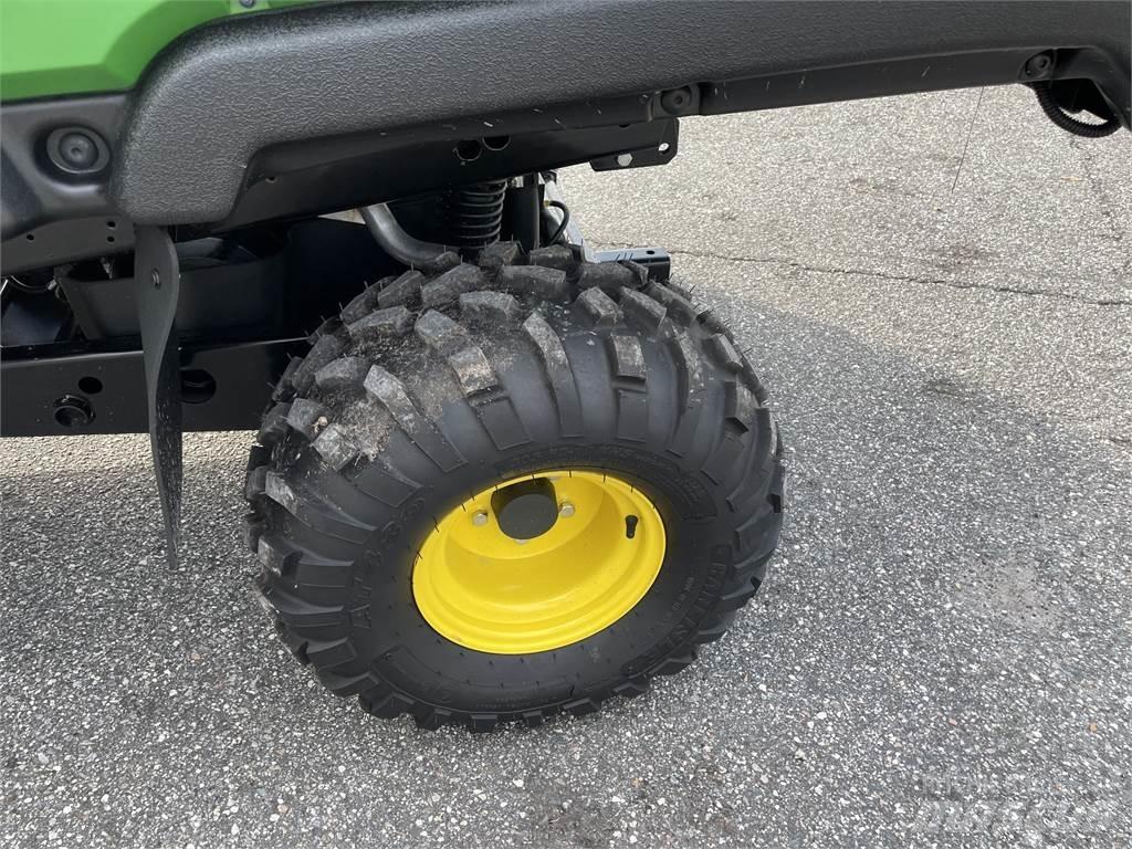 John Deere 815E Коммунальные машины
