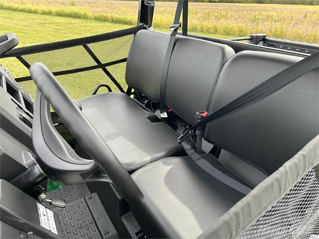 John Deere 835M Коммунальные машины