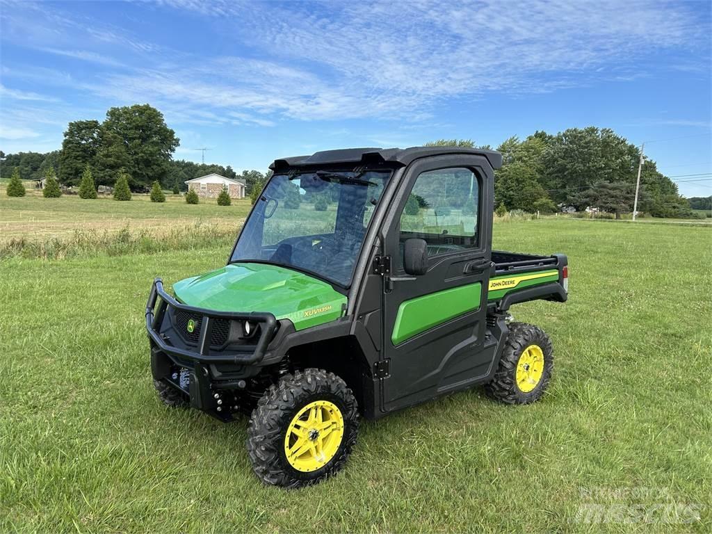 John Deere 835M Коммунальные машины