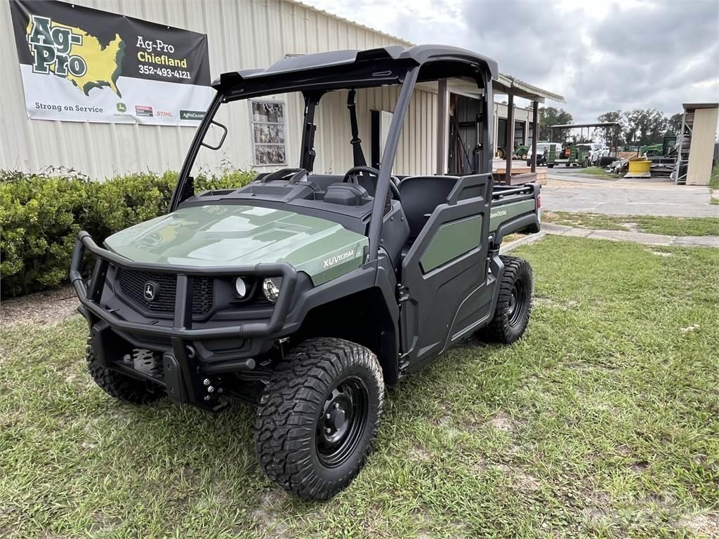 John Deere 835M Коммунальные машины
