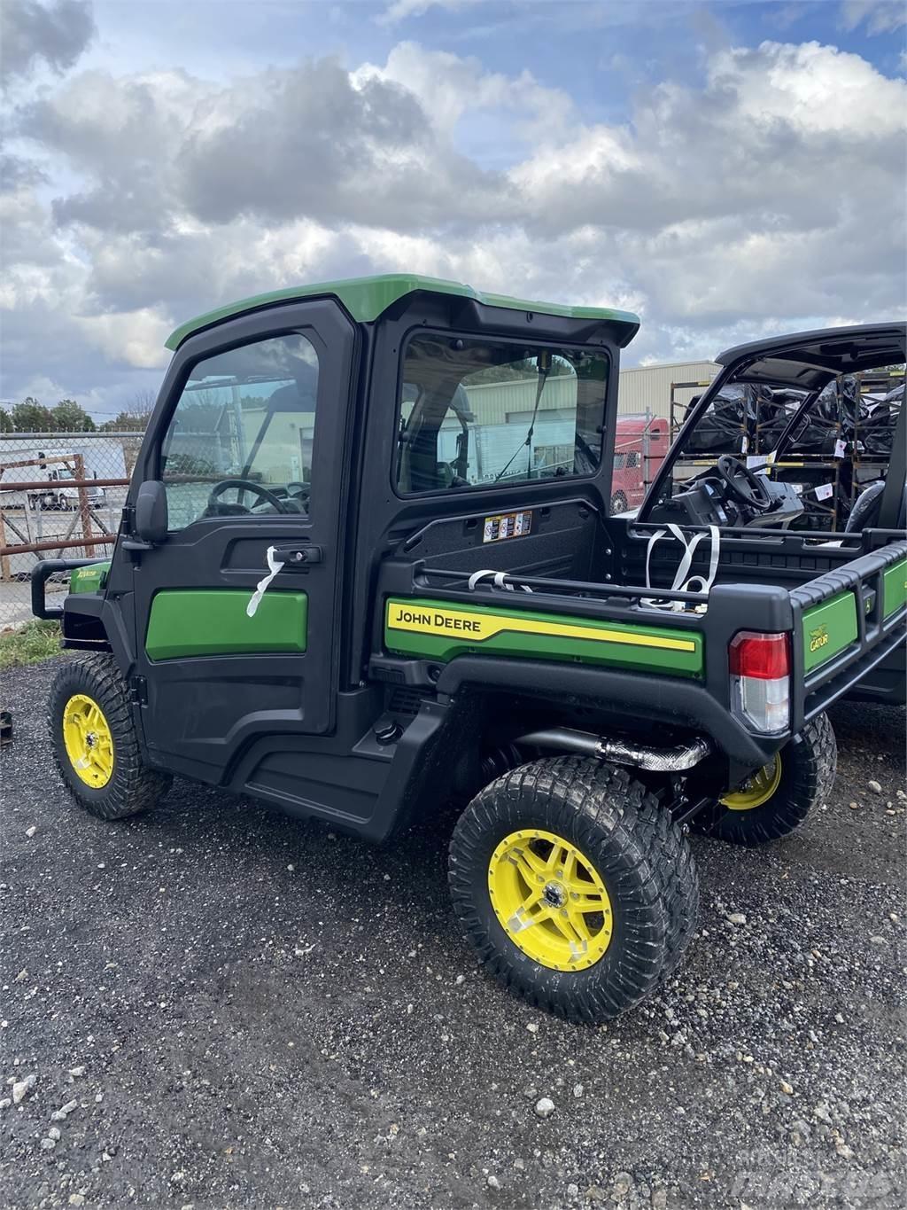 John Deere 835R Коммунальные машины