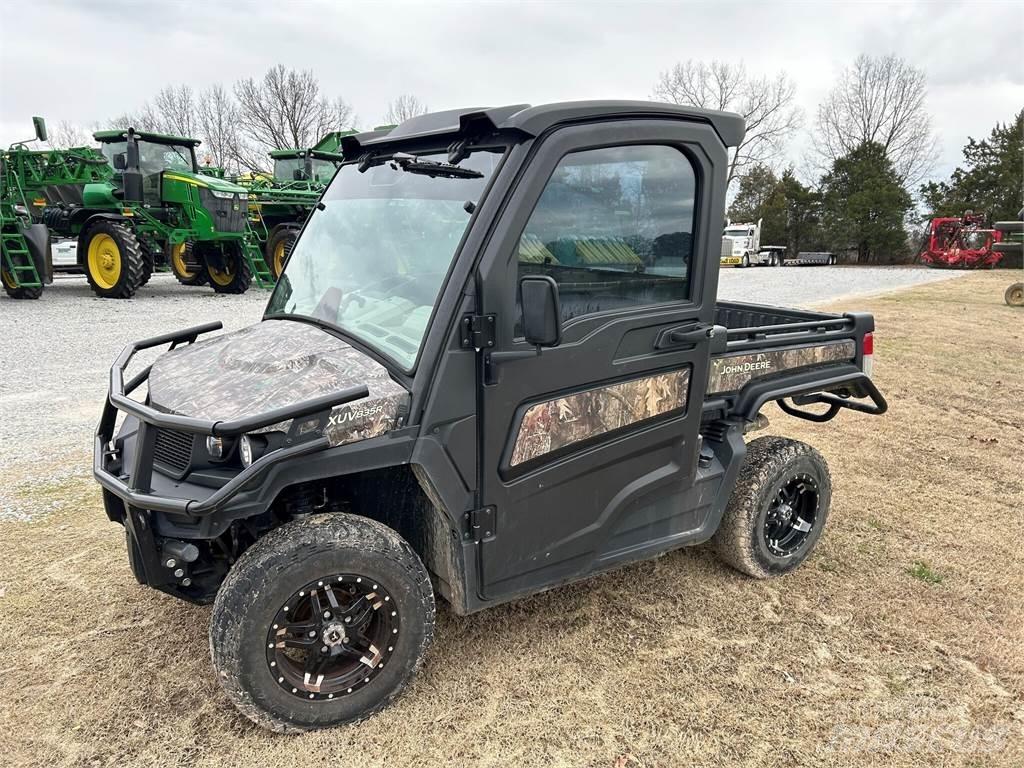 John Deere 835R Коммунальные машины