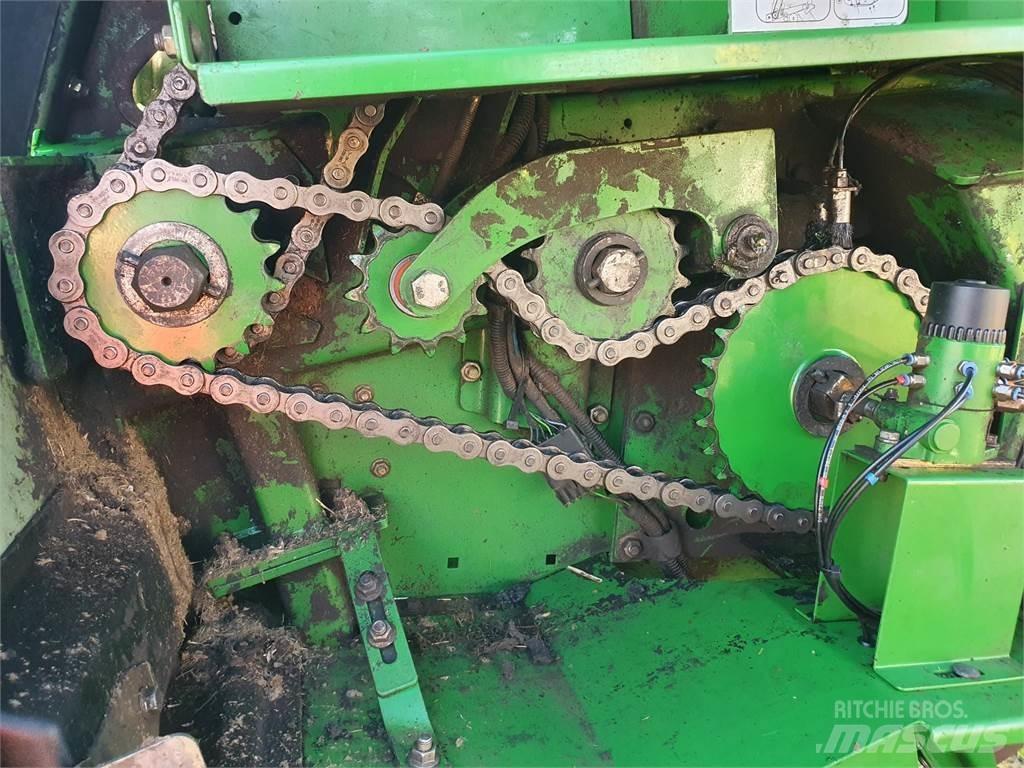 John Deere 854 Рулонные пресс-подборщики