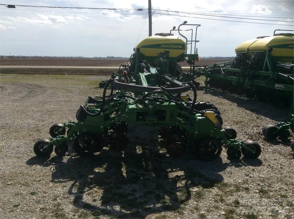 John Deere DR18 Сажалки