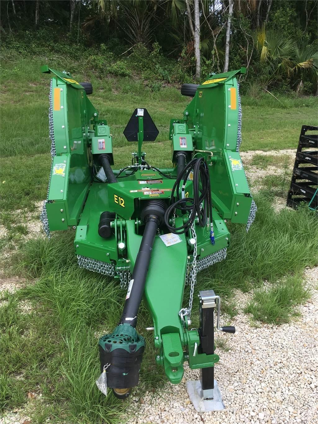 John Deere FC12E Измельчители тюков