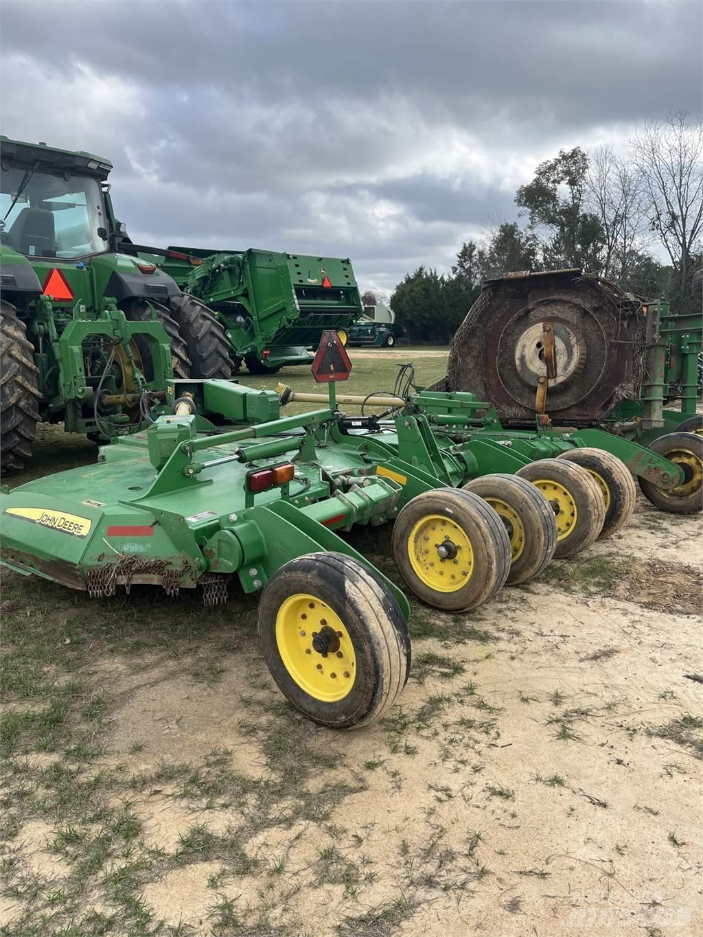 John Deere R15 Измельчители тюков