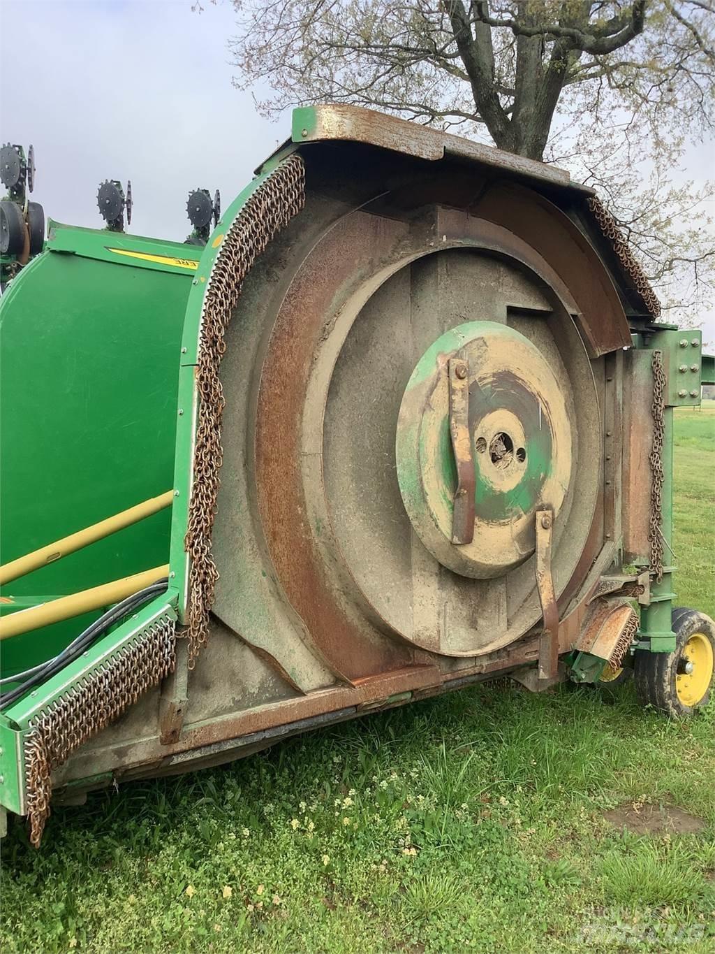 John Deere R20 Измельчители тюков