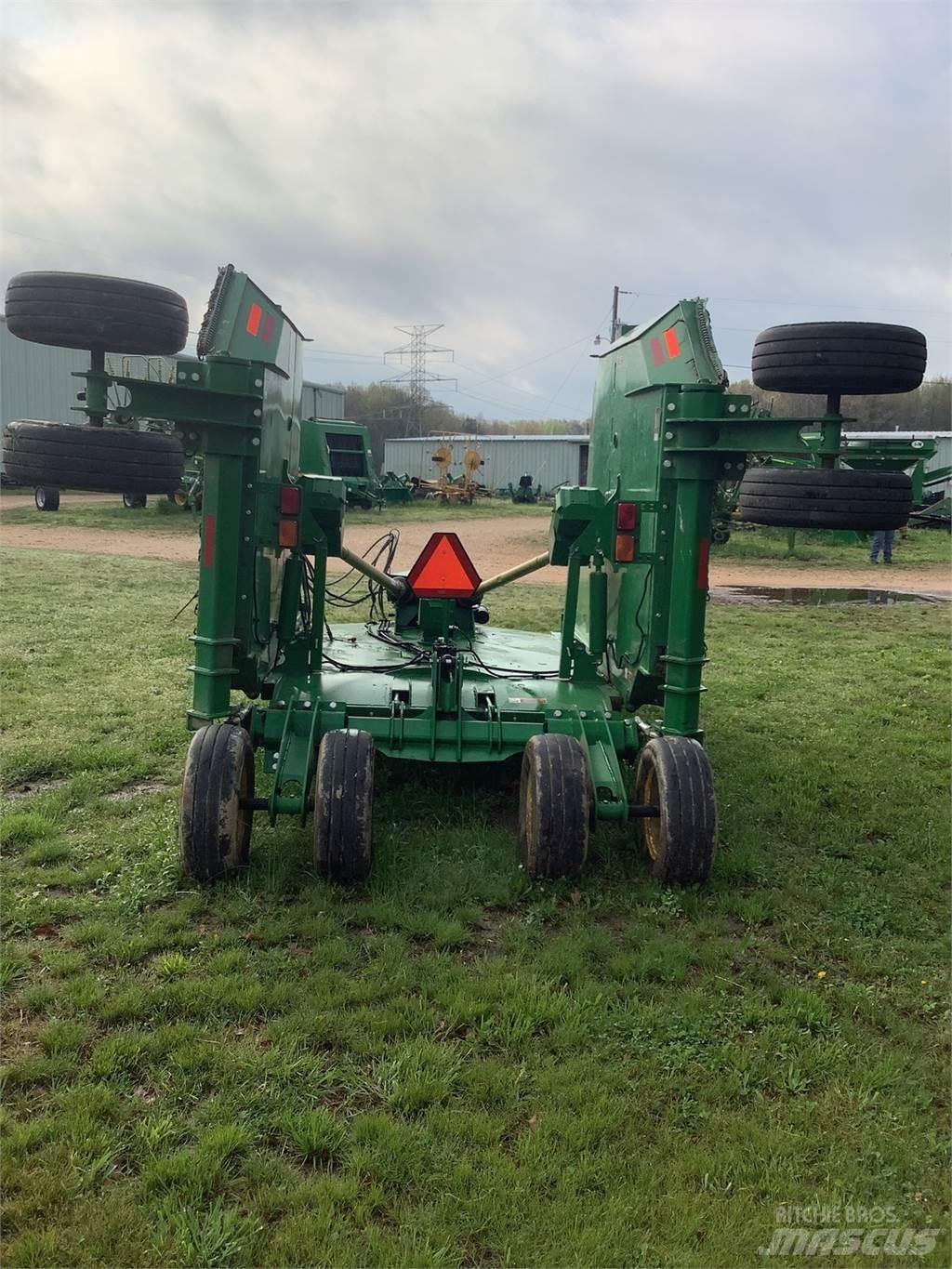 John Deere R20 Измельчители тюков