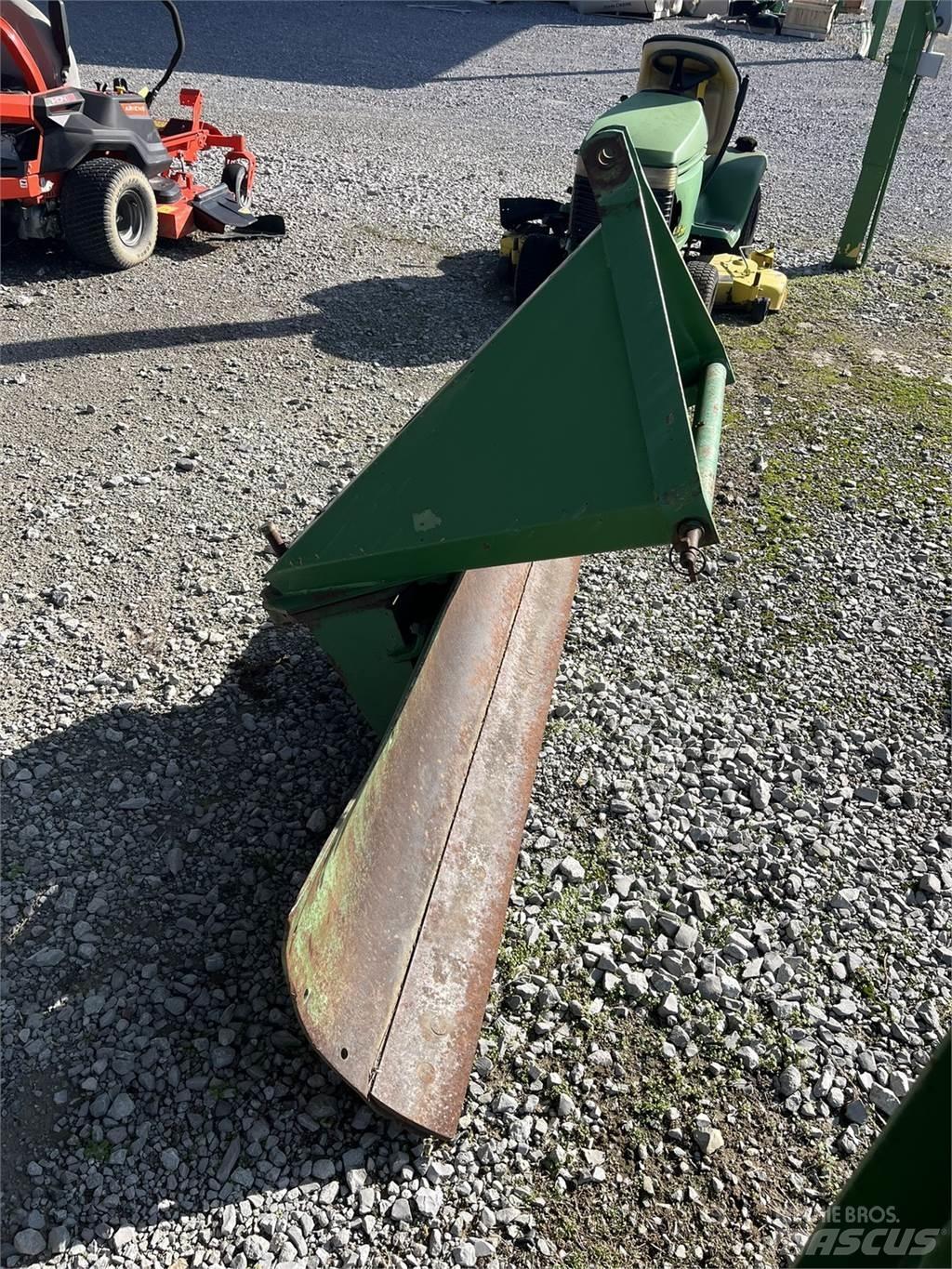 John Deere RB60 Снежные отвалы и плуги