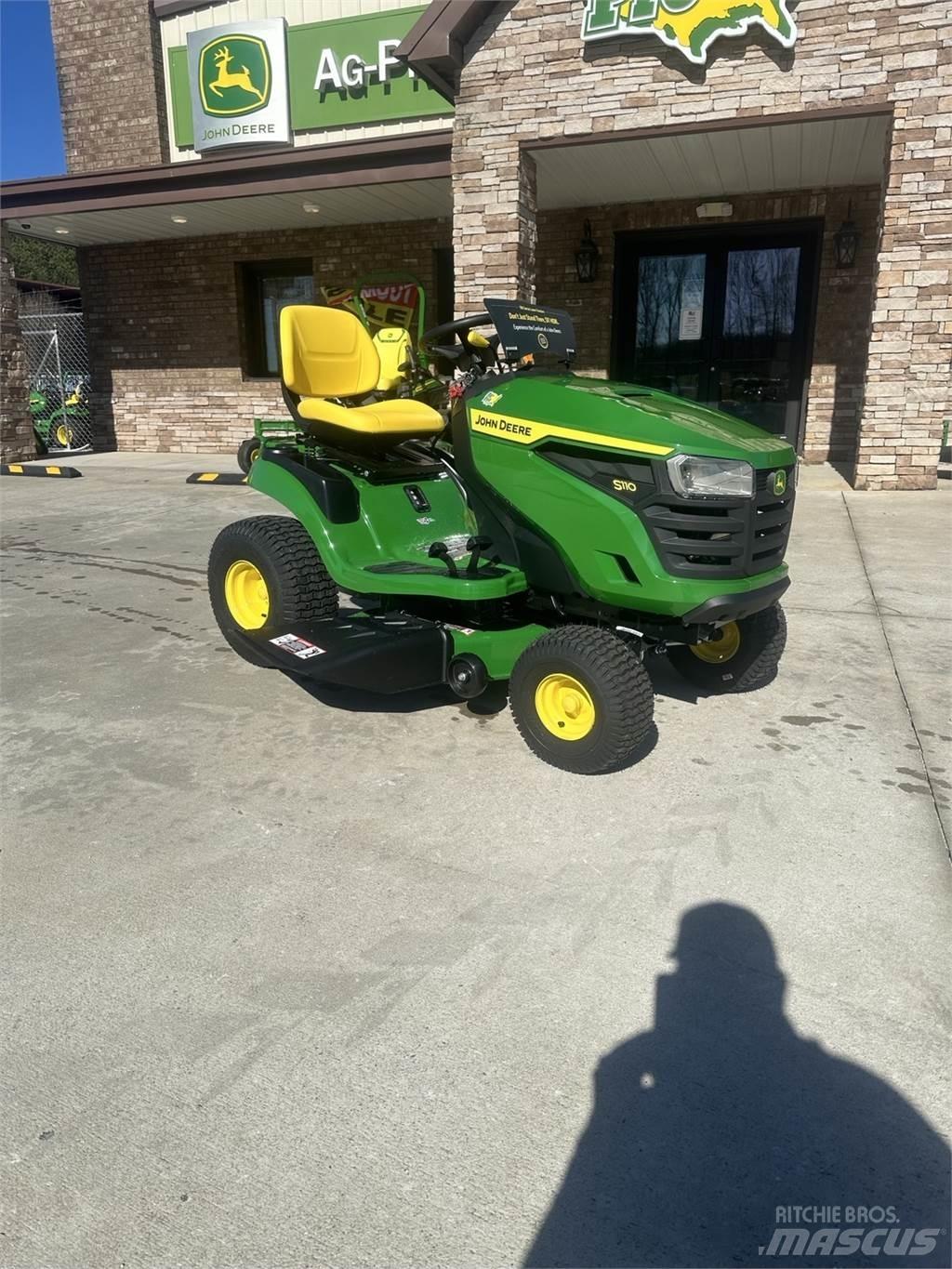 John Deere S110 Самоходные газонокосилки