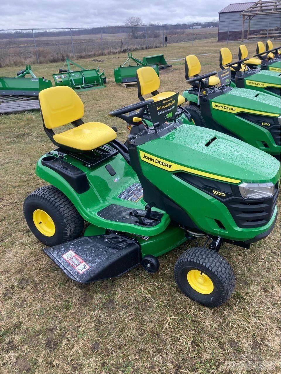 John Deere s120 Самоходные газонокосилки