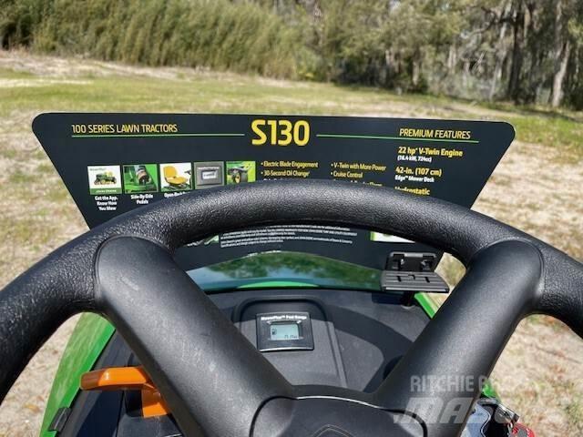 John Deere S130 Самоходные газонокосилки