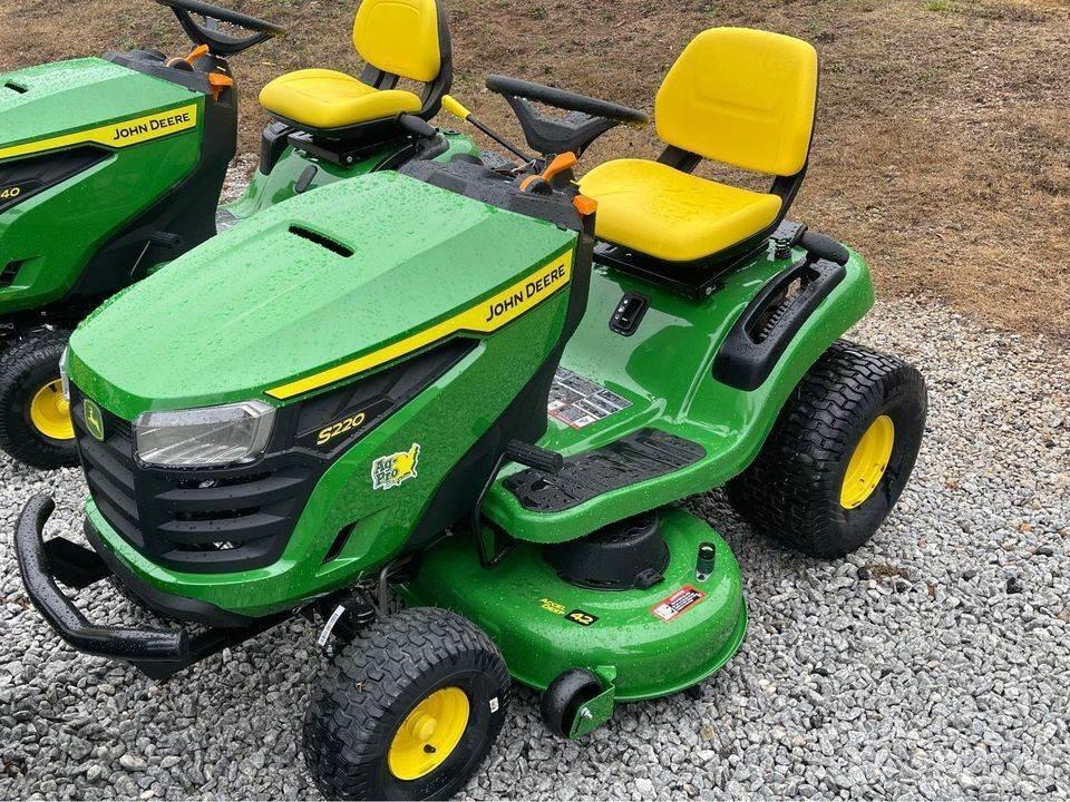 John Deere S220 Коммунальные тракторы