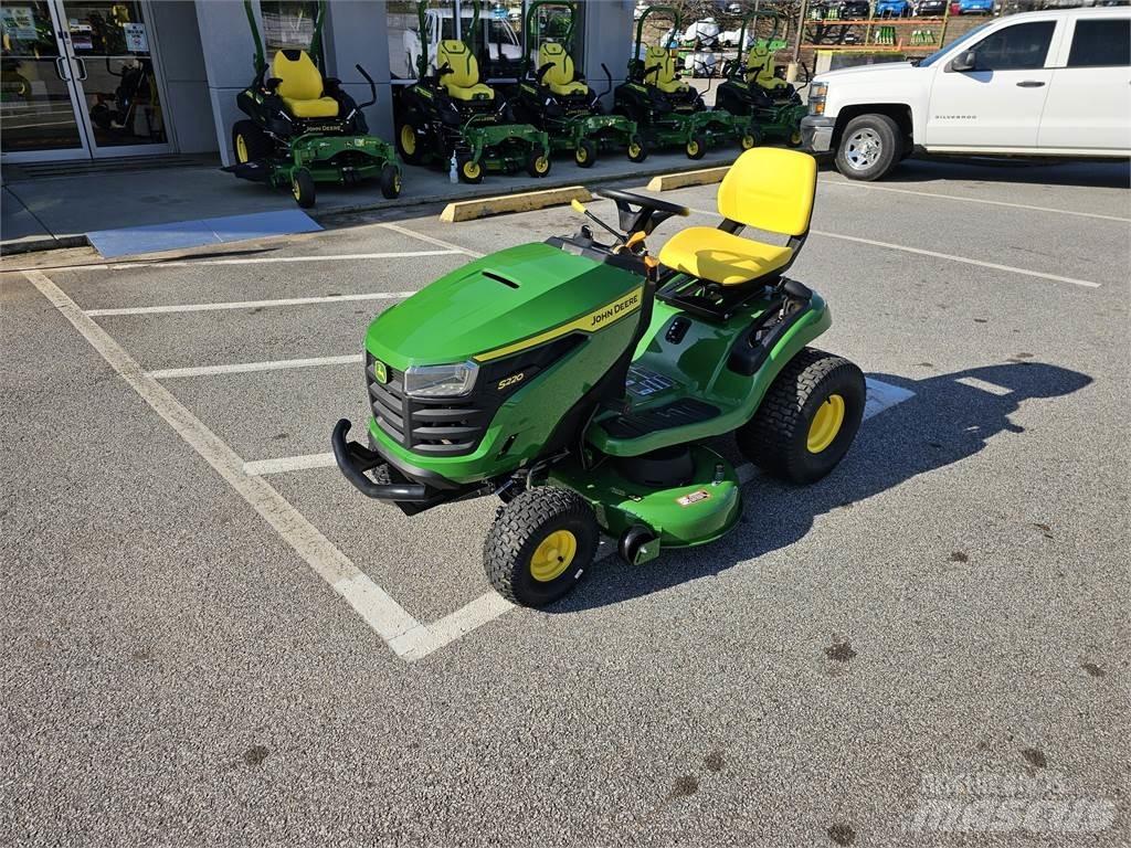 John Deere S220 Самоходные газонокосилки