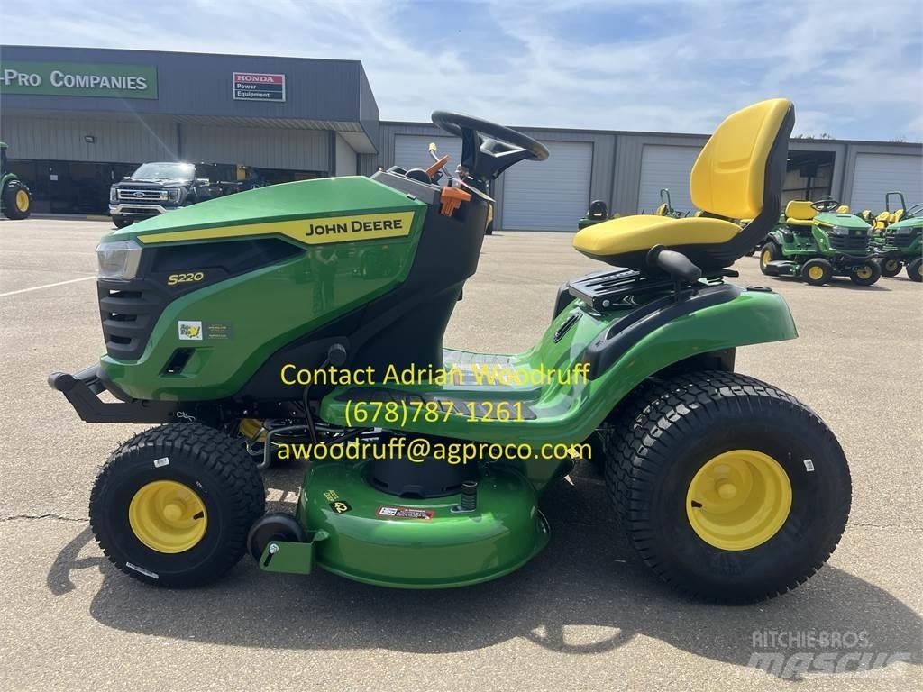 John Deere S220 Самоходные газонокосилки