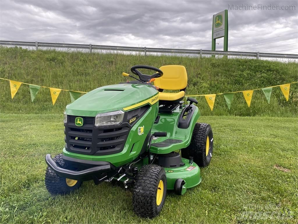 John Deere S220 Самоходные газонокосилки