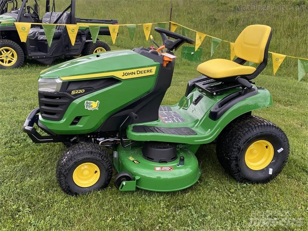 John Deere S220 Самоходные газонокосилки