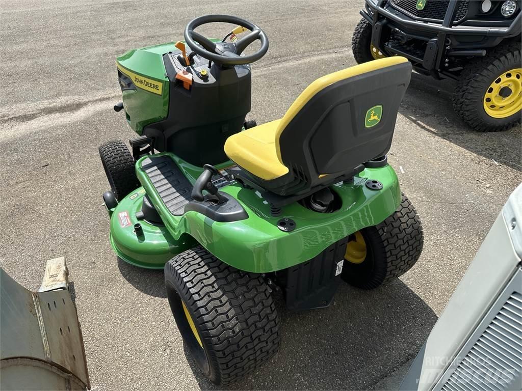 John Deere S220 Самоходные газонокосилки