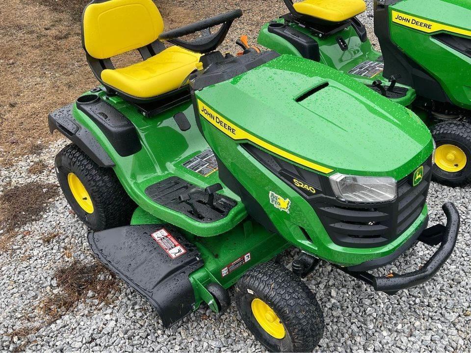 John Deere S240 Коммунальные тракторы
