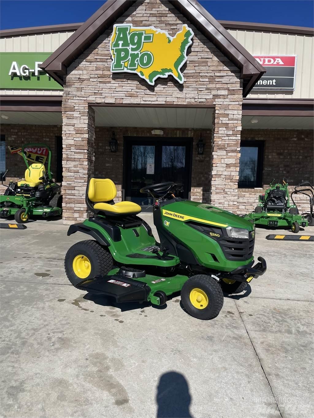 John Deere S240 Коммунальные тракторы