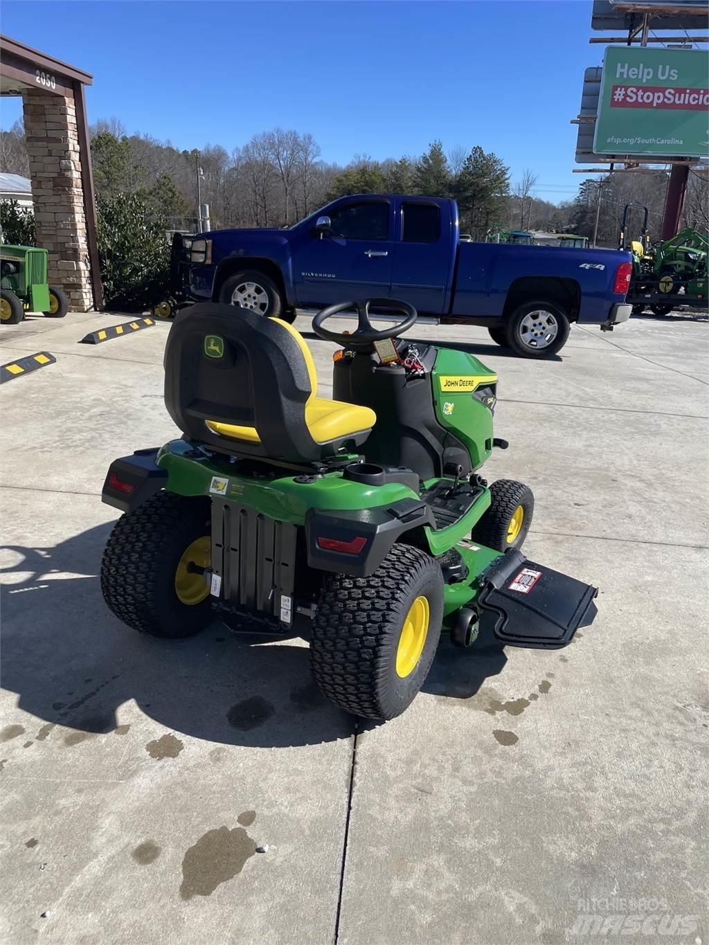 John Deere S240 Коммунальные тракторы