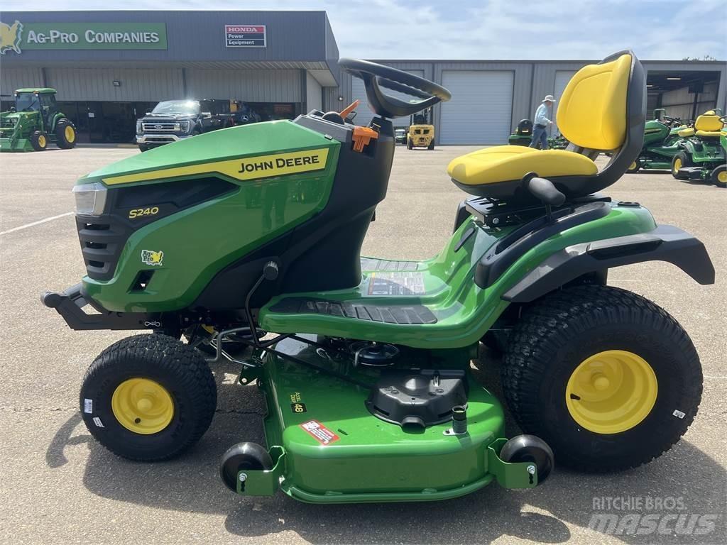 John Deere S240 Коммунальные тракторы
