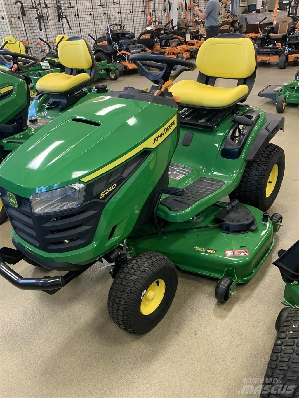 John Deere S240 Коммунальные тракторы