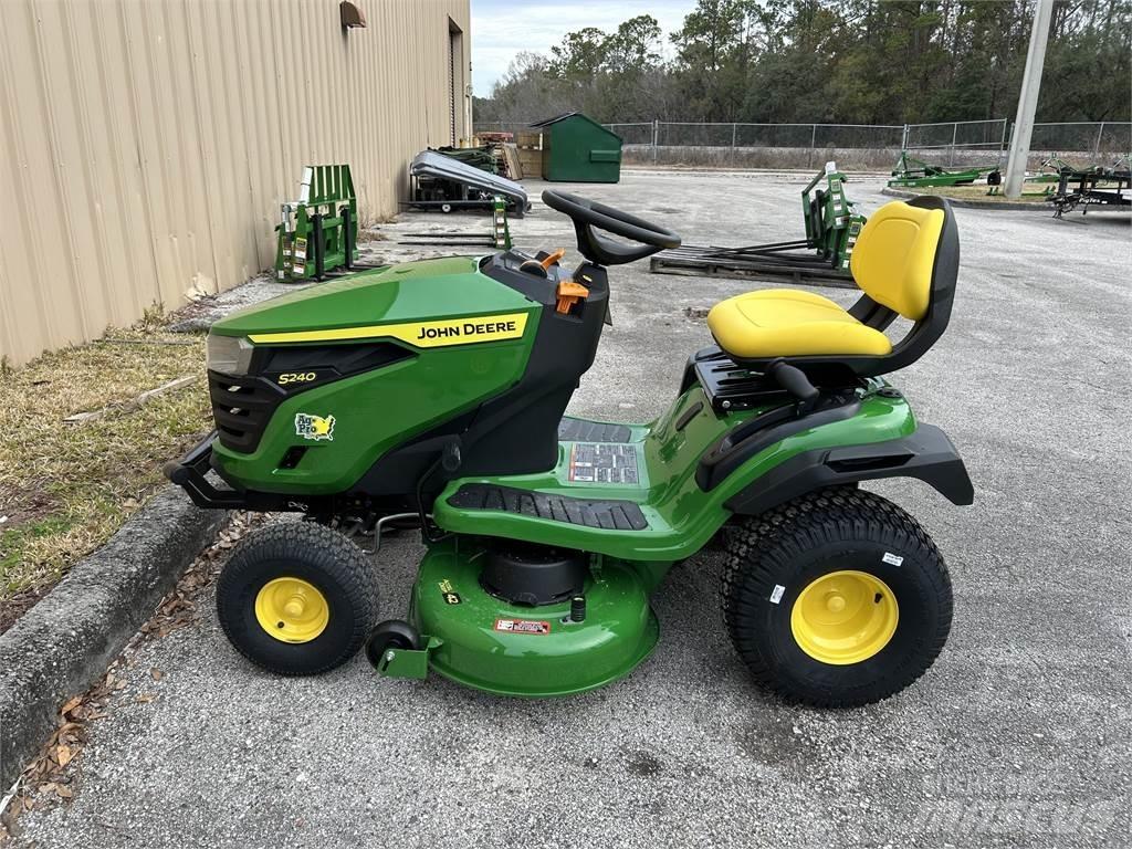 John Deere S240 Коммунальные тракторы