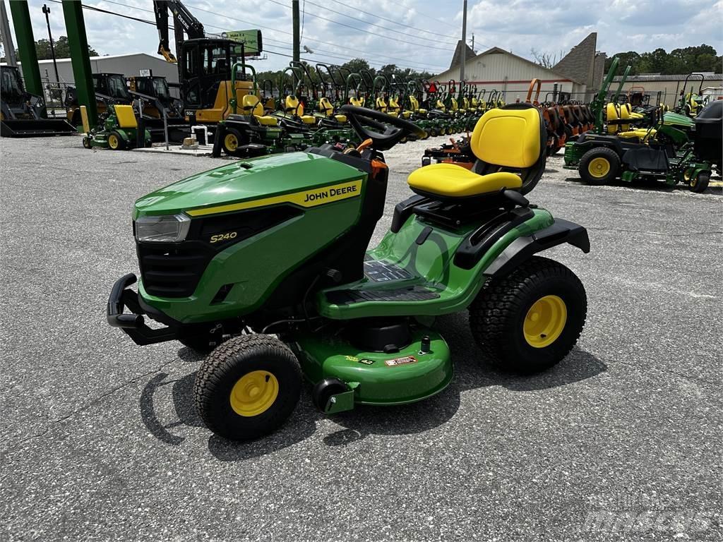 John Deere S240 Коммунальные тракторы
