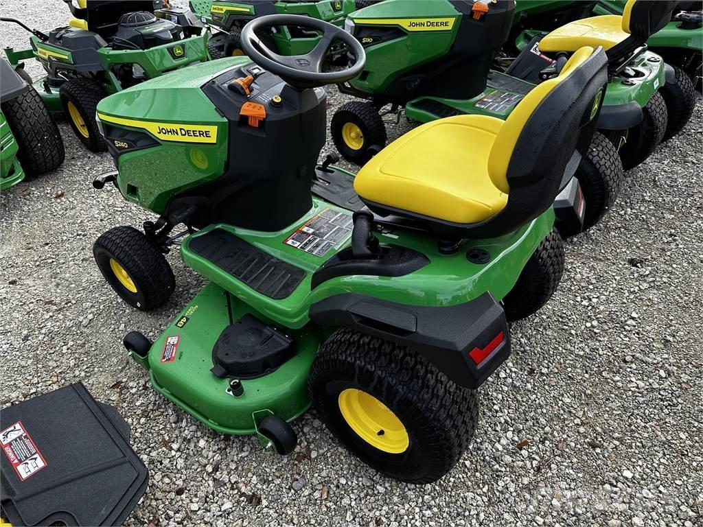 John Deere S240 Коммунальные тракторы