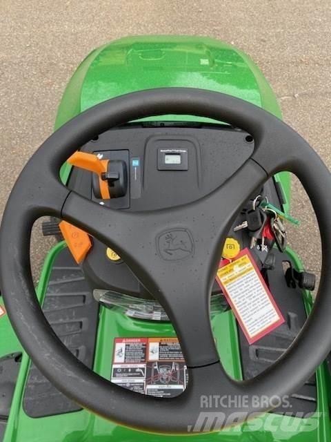 John Deere S240 Коммунальные тракторы
