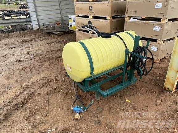 John Deere VN Прицепные опрыскиватели