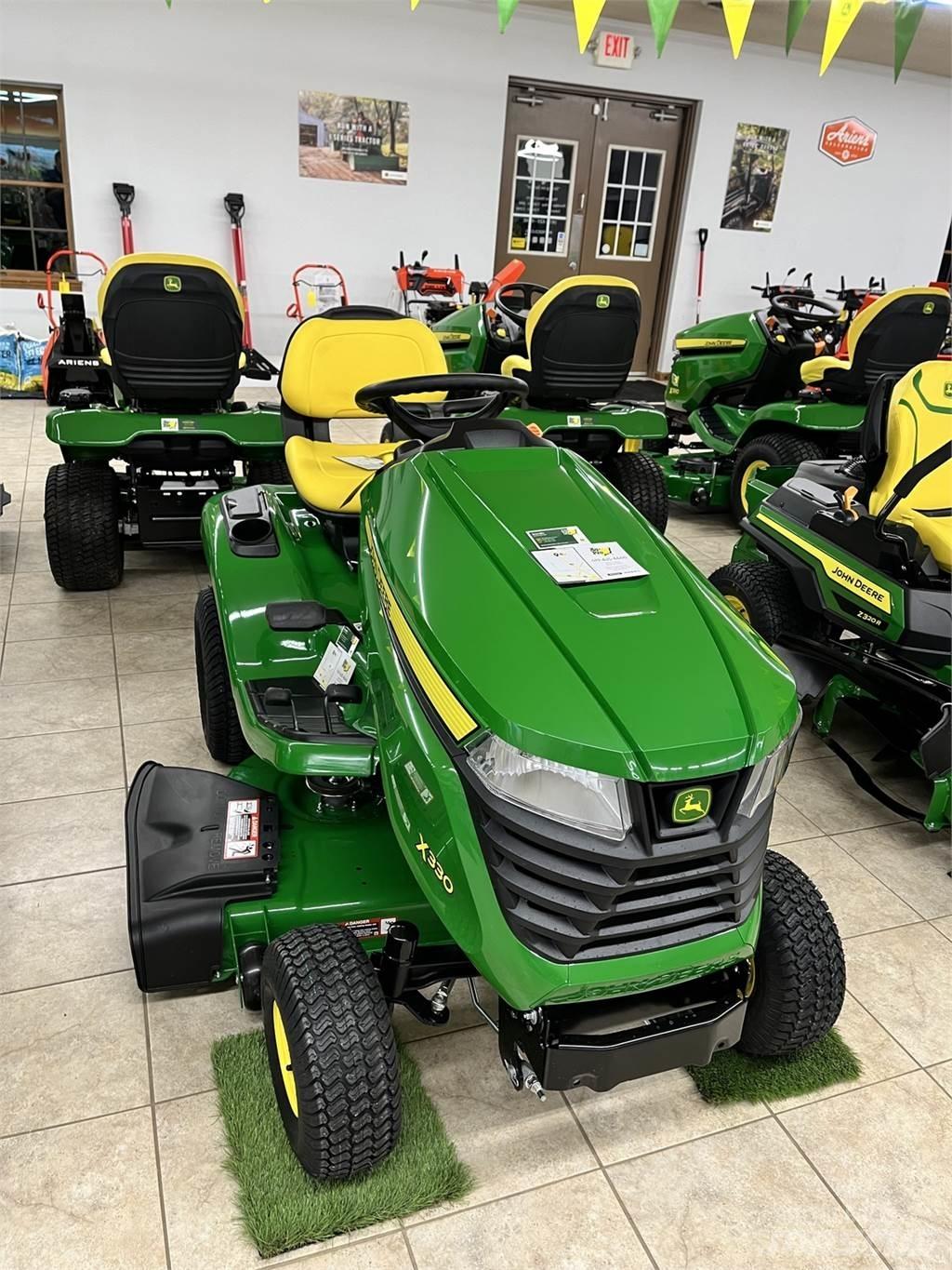 John Deere X330 Коммунальные тракторы