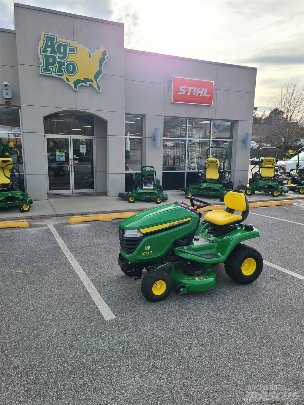 John Deere X330 Коммунальные тракторы
