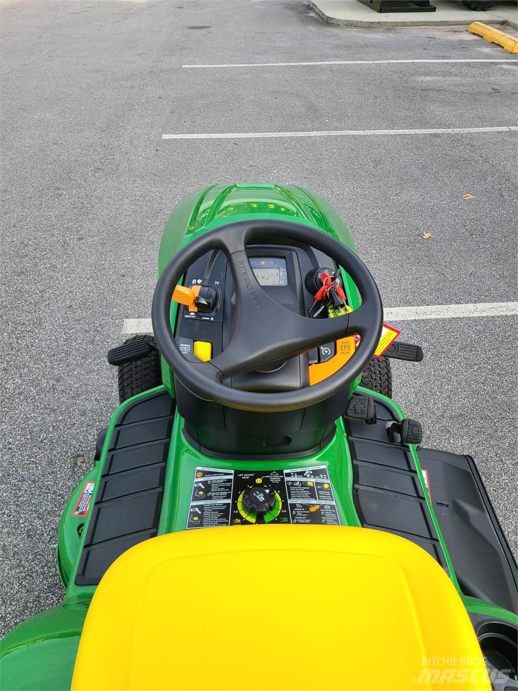 John Deere X330 Коммунальные тракторы