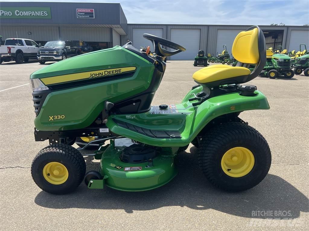 John Deere X330 Коммунальные тракторы