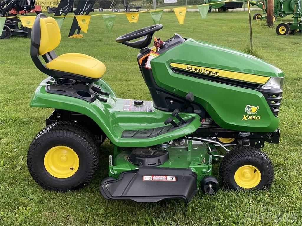 John Deere X330 Коммунальные тракторы