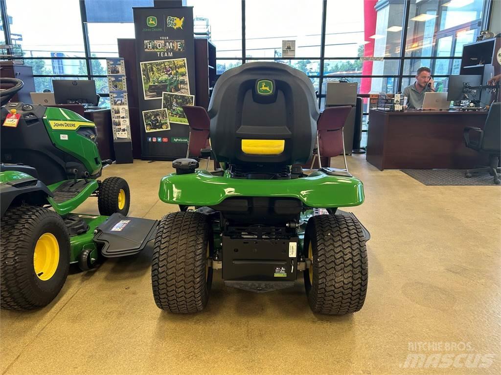 John Deere X330 Коммунальные тракторы