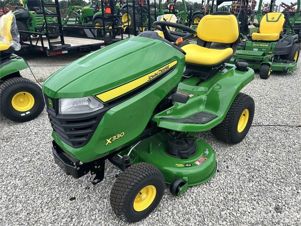 John Deere X330 Коммунальные тракторы