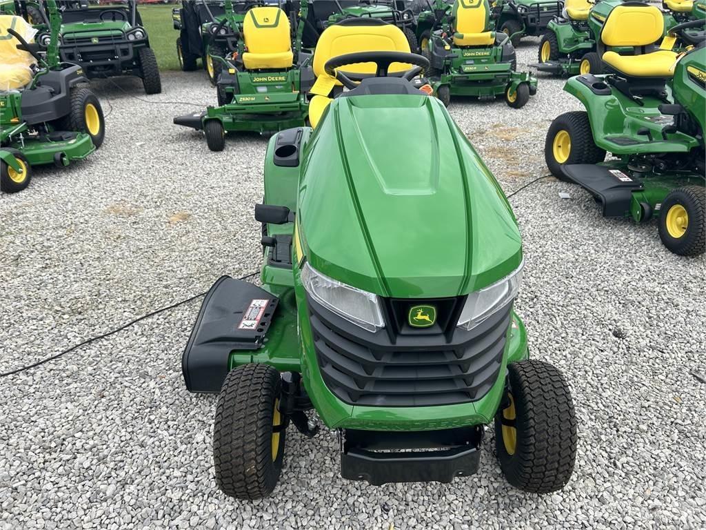 John Deere X330 Коммунальные тракторы