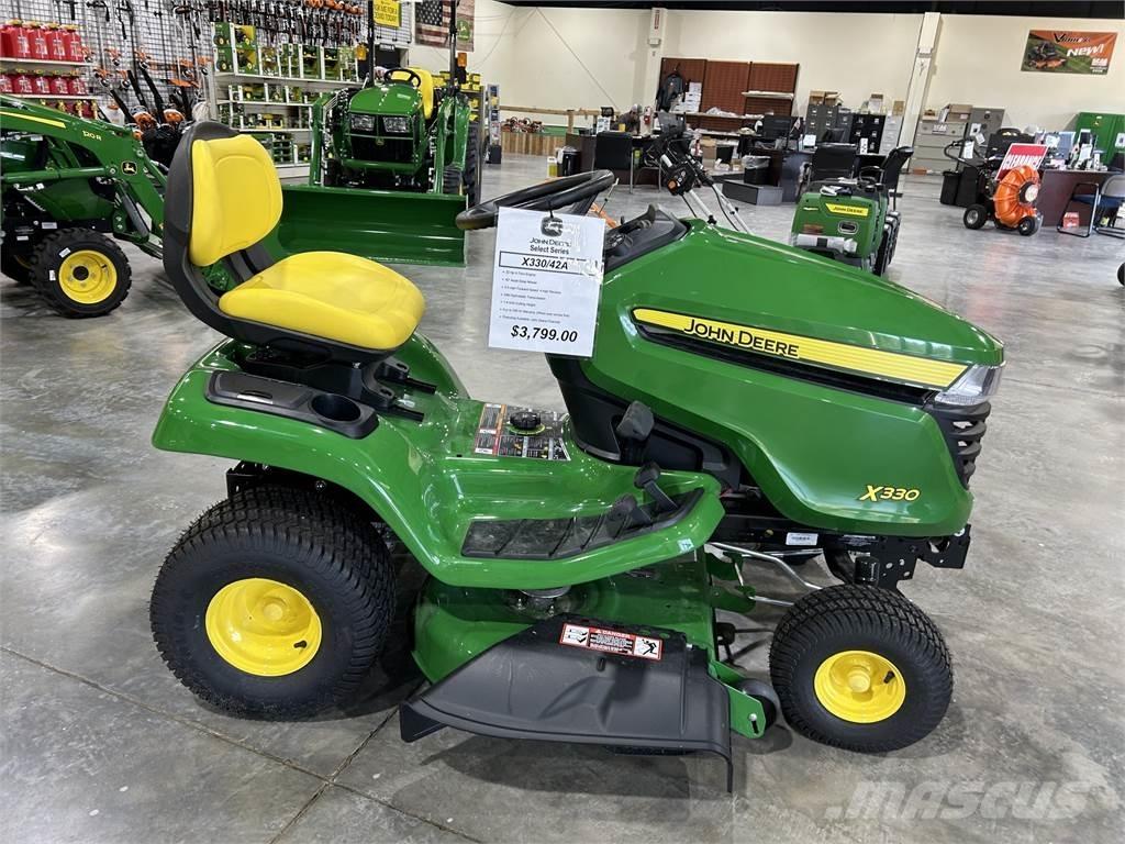 John Deere X330 Коммунальные тракторы